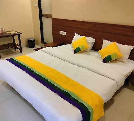 Hotel President House Matheran Esterno foto