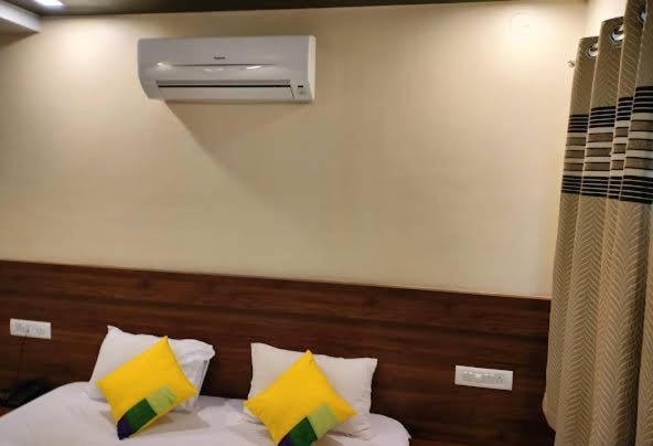 Hotel President House Matheran Esterno foto
