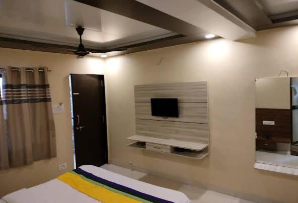 Hotel President House Matheran Esterno foto