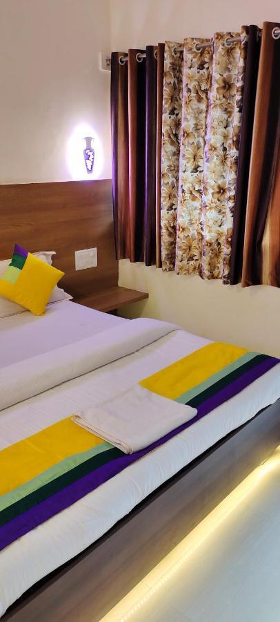 Hotel President House Matheran Esterno foto